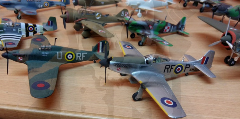 Mistercraft D-208 Hawker Hurricane Mk.IIc 1:72