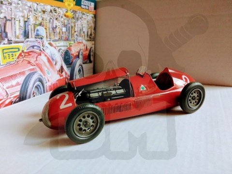 1:24 Alfa Romeo Alfetta + farbki 2 pędzelki klej