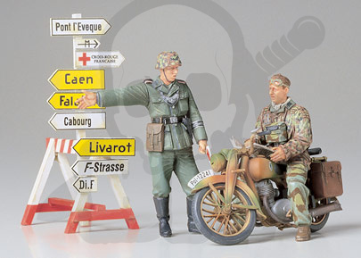 1:35 Tamiya 35241 German Motorcycle Orderly Set