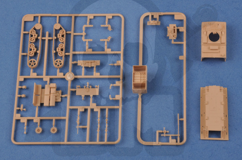 Hobby Boss 82921 M4 High Speed Tractor (155mm/8-in./240mm) 1:72