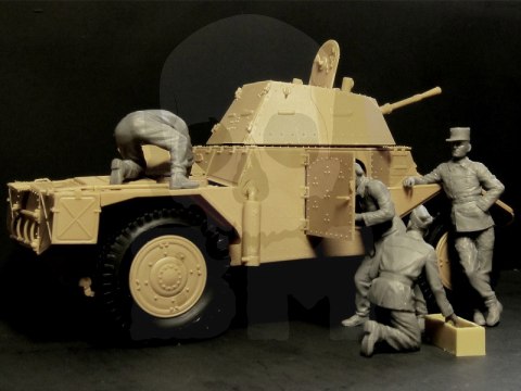 French Armoured Vehicle Crew (1940) 4 figures 1:35
