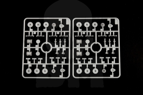 Trumpeter 07105 British Challenger 1MBT (Desert Version) 1:72