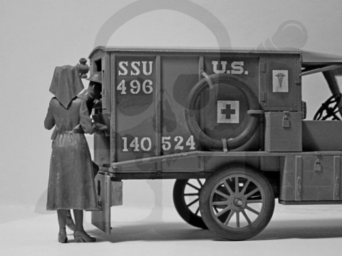Model T 1917 Ambulance with US Medical Personnel 1:35