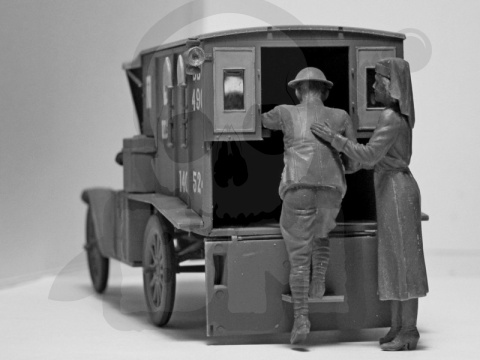 Model T 1917 Ambulance with US Medical Personnel 1:35