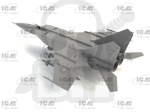MiG-25 PD Soviet Interceptor Fighter 1:72