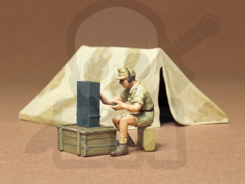 1:35 Tamiya 35074 Tent Set - namiot + radiotelegrafista Afrika Korps
