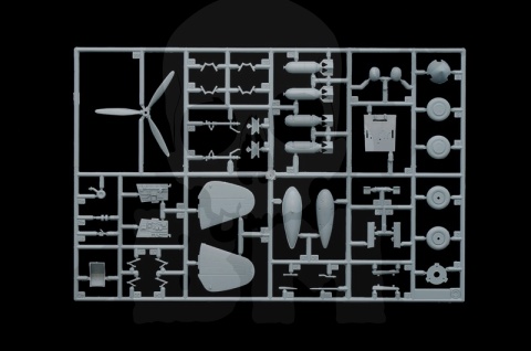 1:48 P-40 E/K Kittyhawk - model samolotu