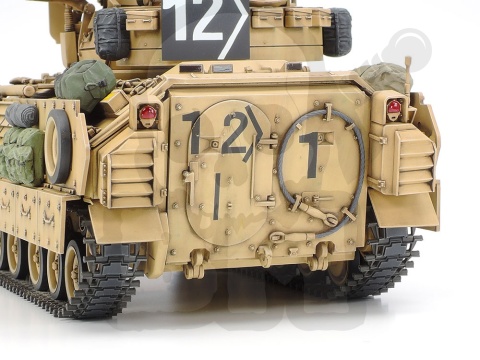 Tamiya 35264 M2A2 ODS Infantry Fighting Vehicle 1:35 model transportera gąsienicowego