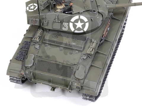 Tamiya 35391 U.S. Light Tank M24 Chaffee European Theater 1:35 model czołgu