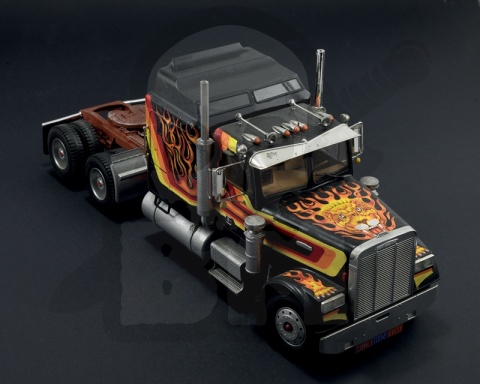 Italeri 90785 Freightliner Aerodyne 1:24 model ciężarówki