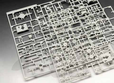 Revell 03325 8,8 cm Flak 37 + Sd.Anh.202 1:72