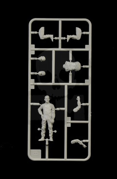 1:35 M.T.M. Barchino with crew - łódź szturmowa