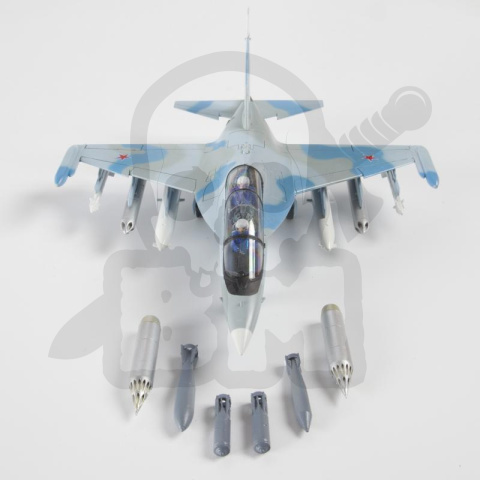 1:72 Russian training jet Yak-130