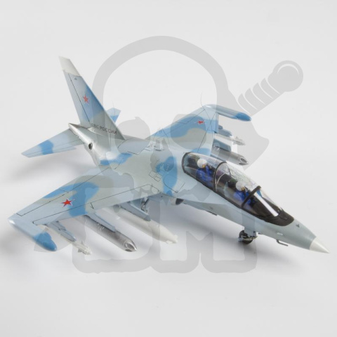 1:72 Russian training jet Yak-130