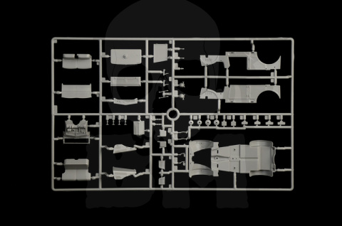 1:35 Fiat 508CM with crew